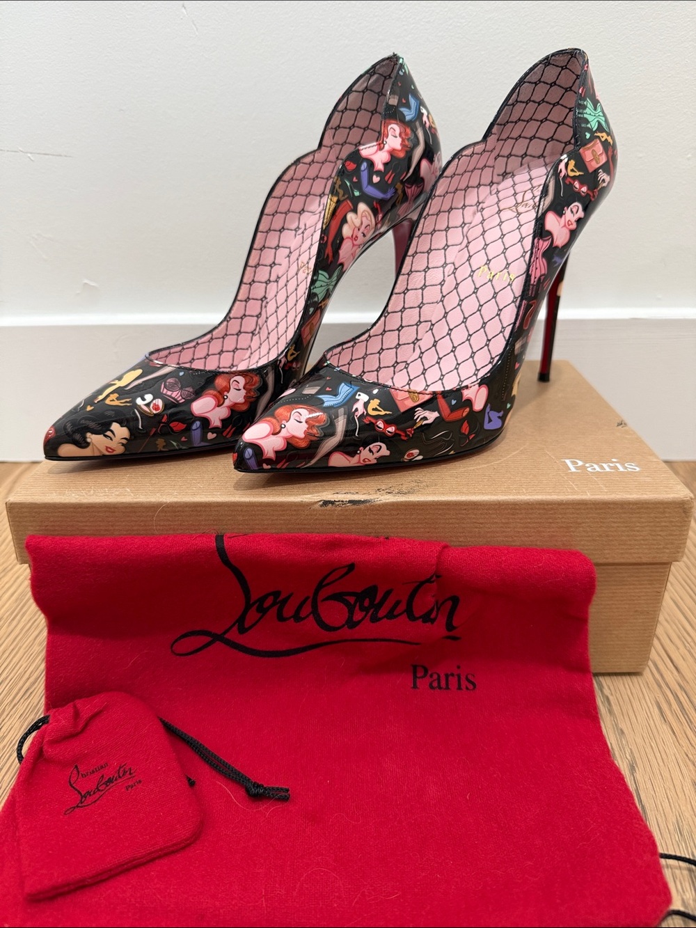 Christian Louboutin Hot Chick 100 Scalloped-Edge Pumps